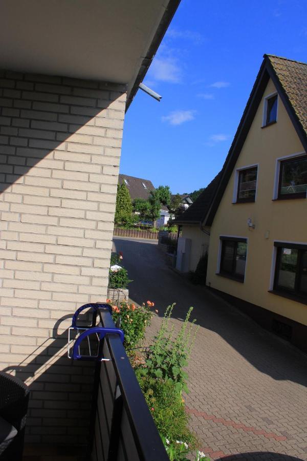 Moderne Und Helle Ferienwohnung Am Ploener See Bosau エクステリア 写真