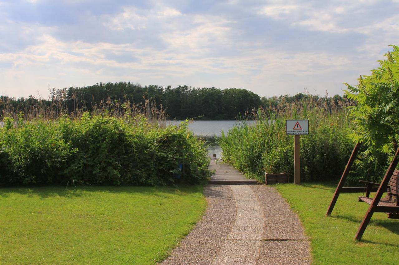 Moderne Und Helle Ferienwohnung Am Ploener See Bosau エクステリア 写真